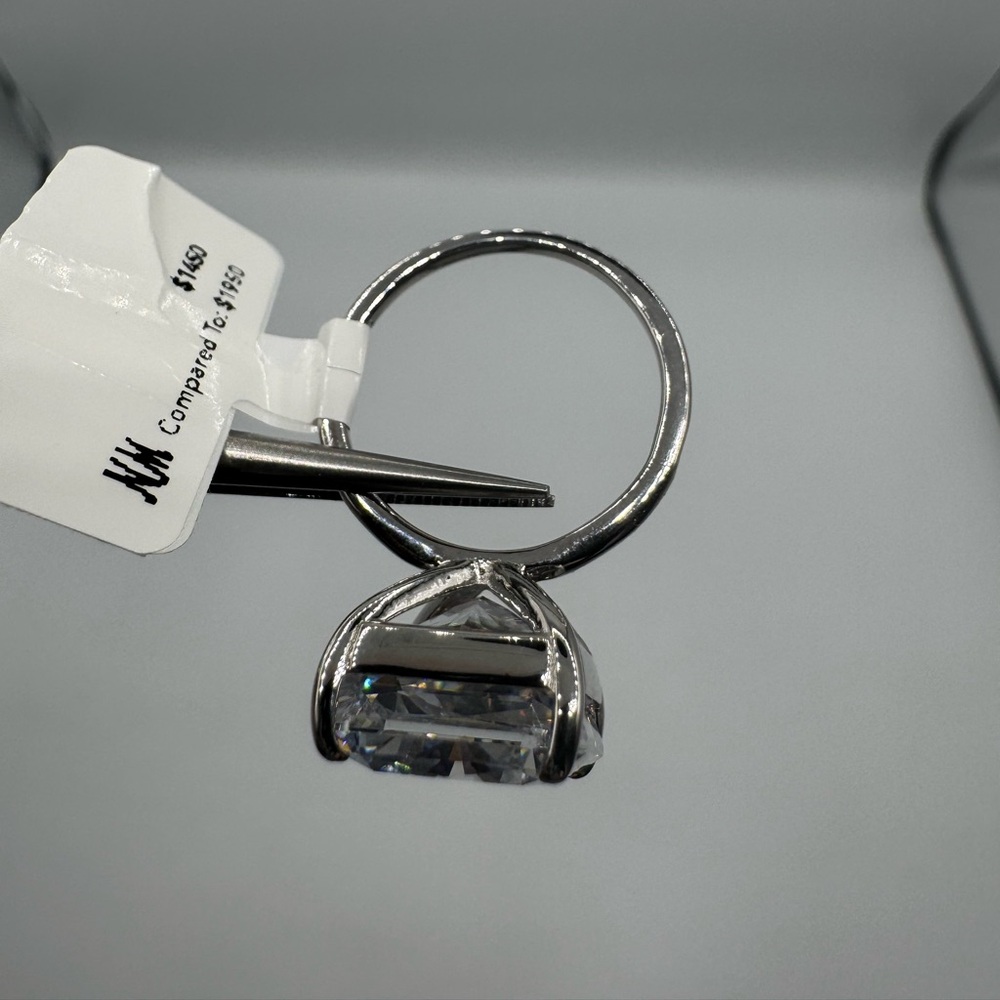 18k 7ct Radiant Cut Ring - Picture 7 of 16